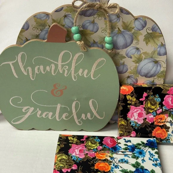 MAC Quinning Eyeshadow Palette NIB - Picture 3 of 3